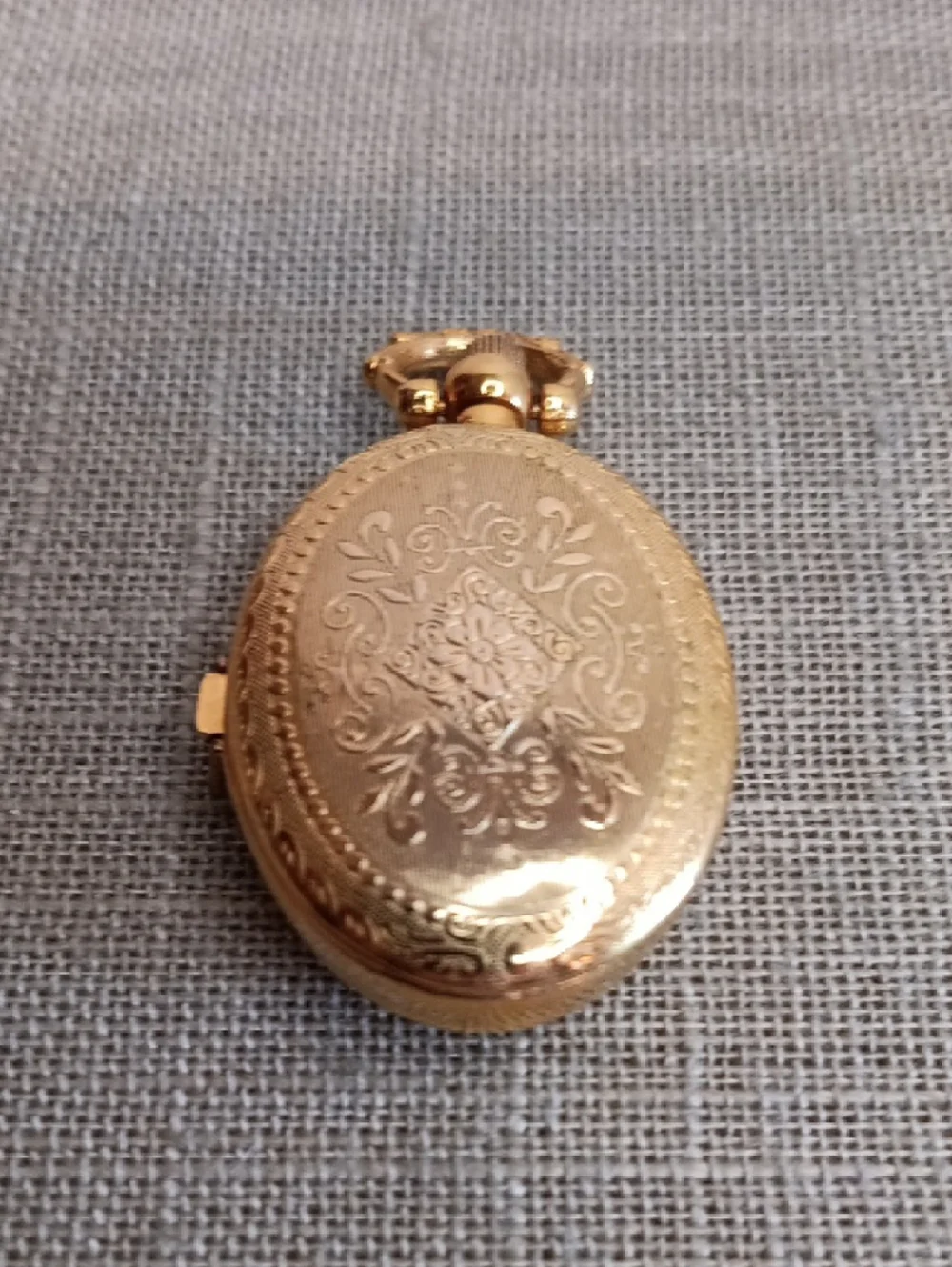 Gold Tone Pendant Watch Quartz Locket Style No Chain - Picture 4 of 7